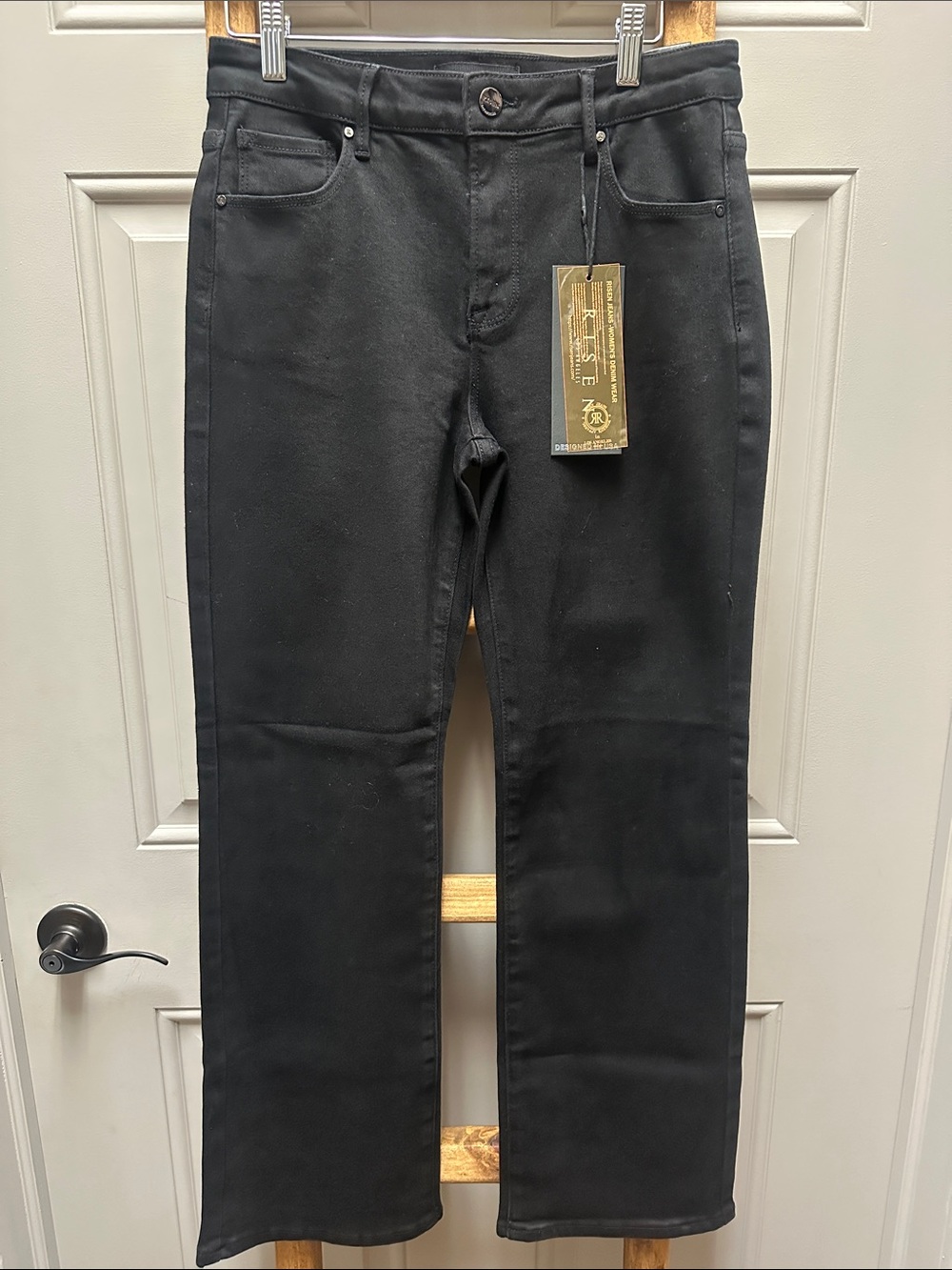 Women’s Straight-Leg Jeans in Black